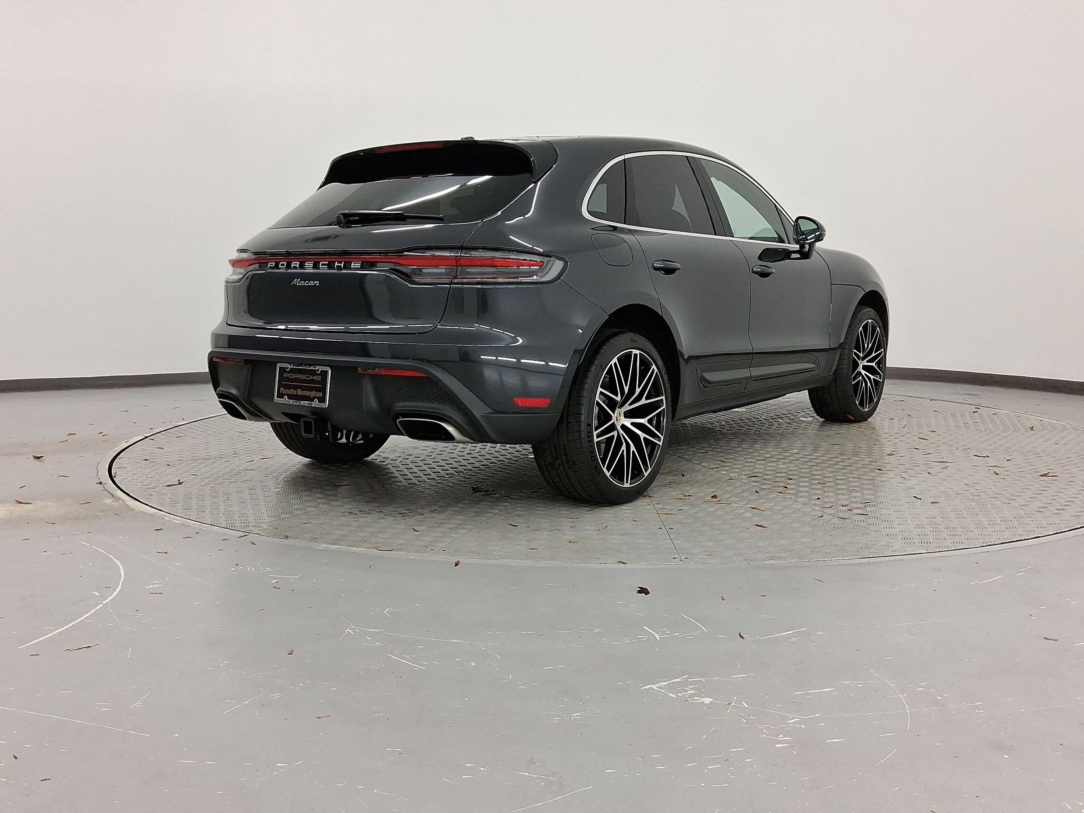 Used 2026 Porsche Macan image 9