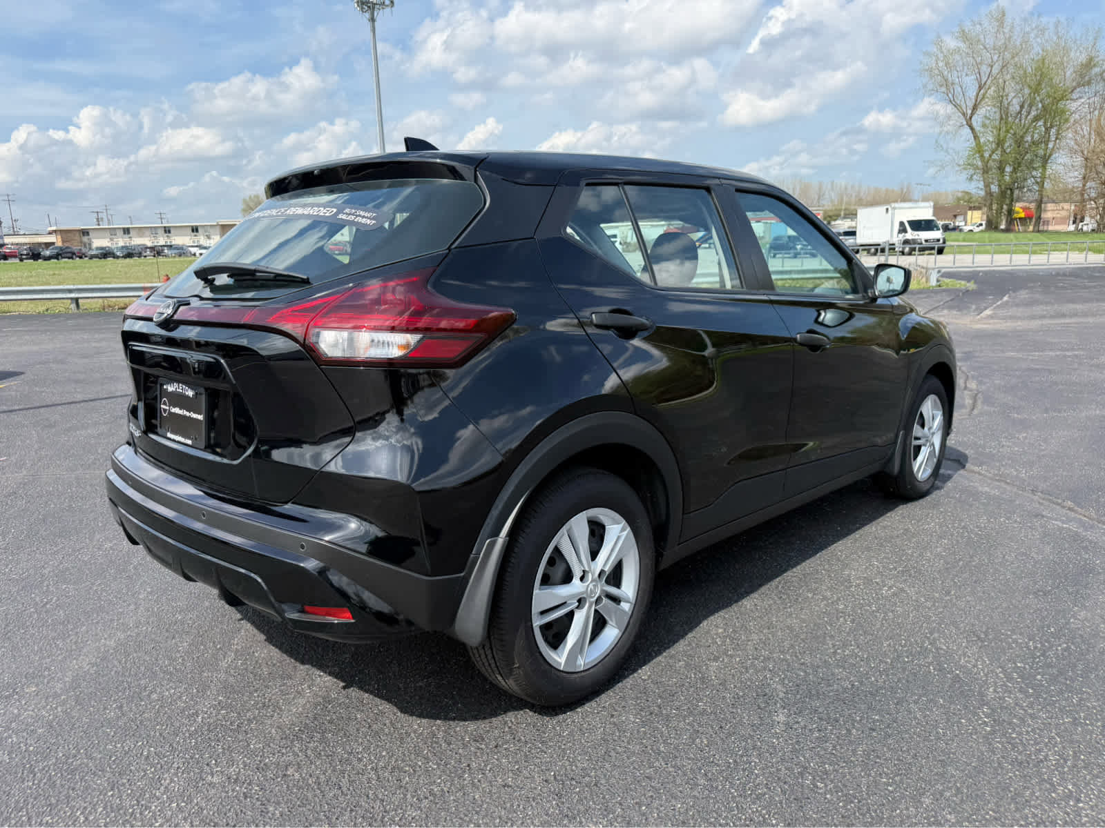 Used 2025 Nissan Kicks Play S FWD image 8