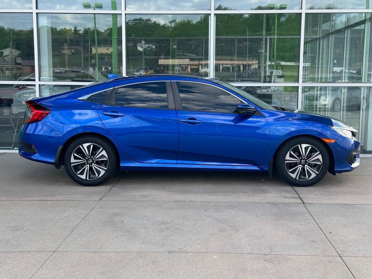 Used 2017 Honda Civic EX-L image 10