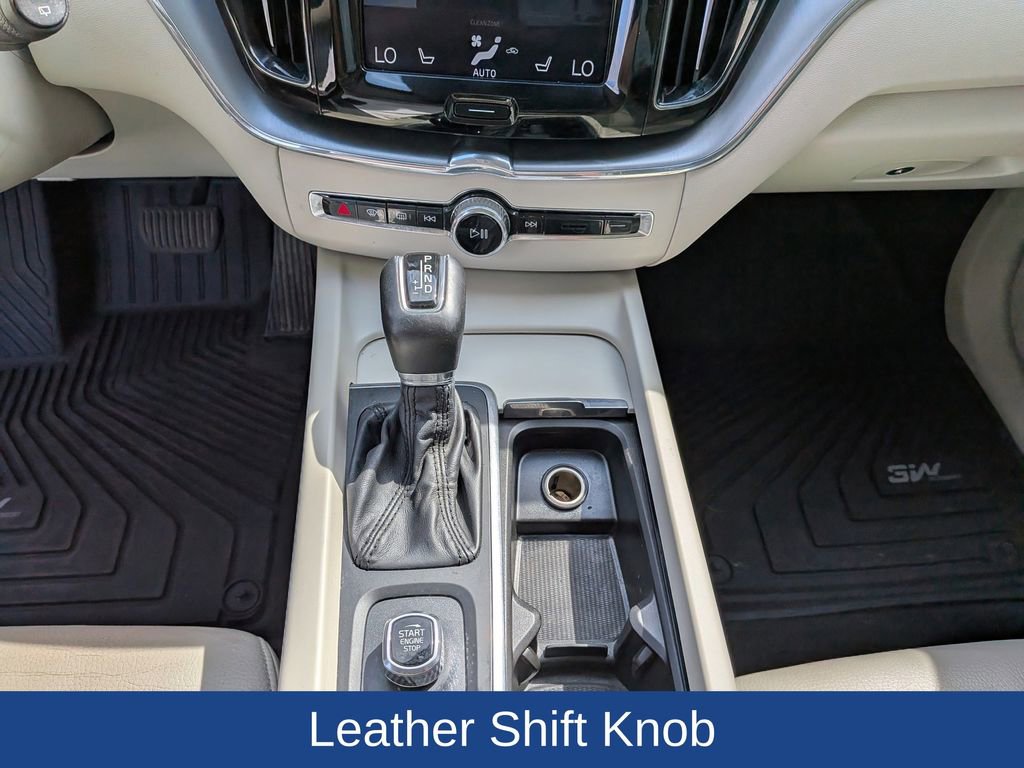 Used 2018 Volvo XC60 T5 Momentum w/ Vision Package image 25