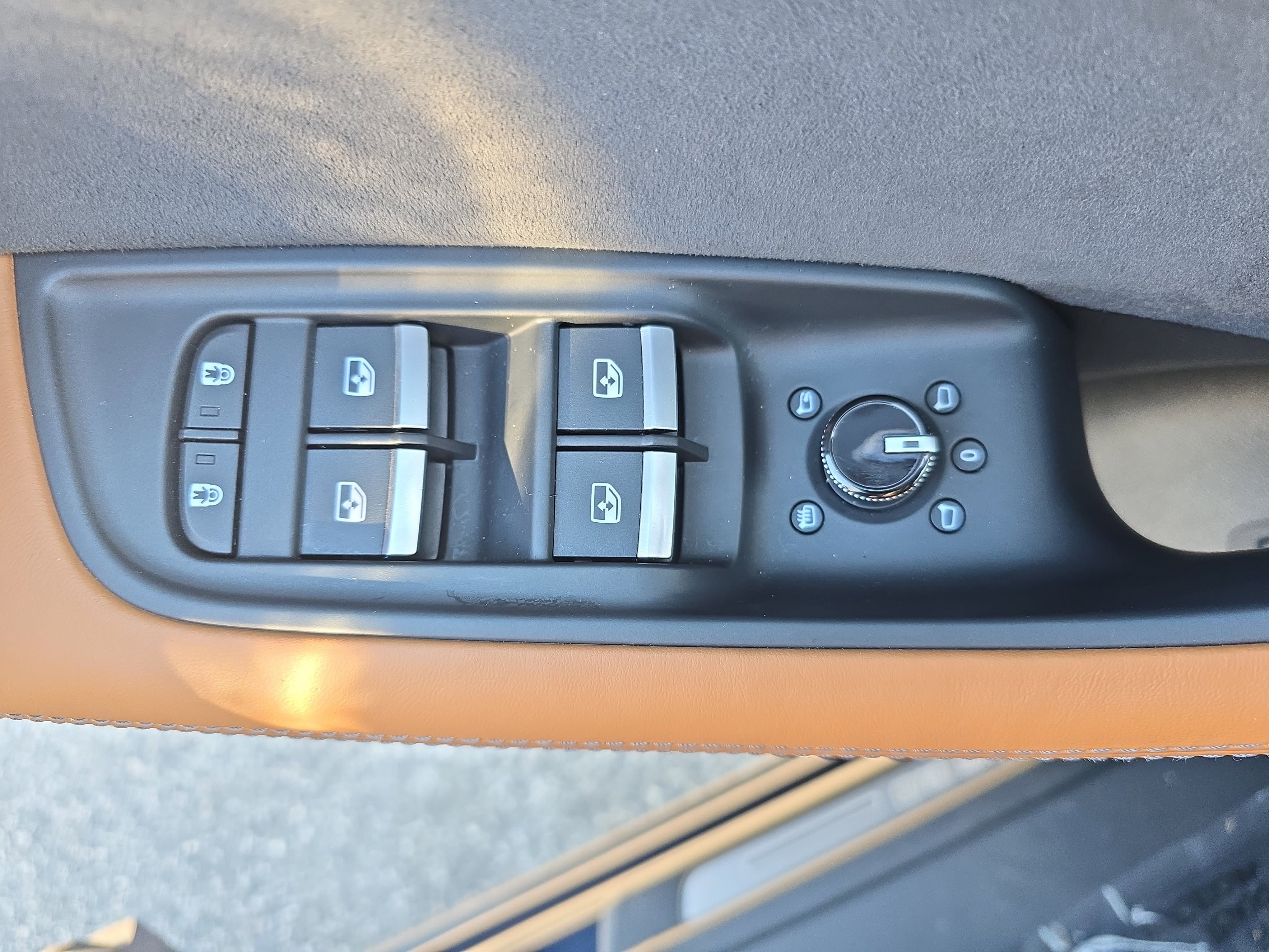 Used 2024 Audi RS Q8 w/ Executive Package image 26