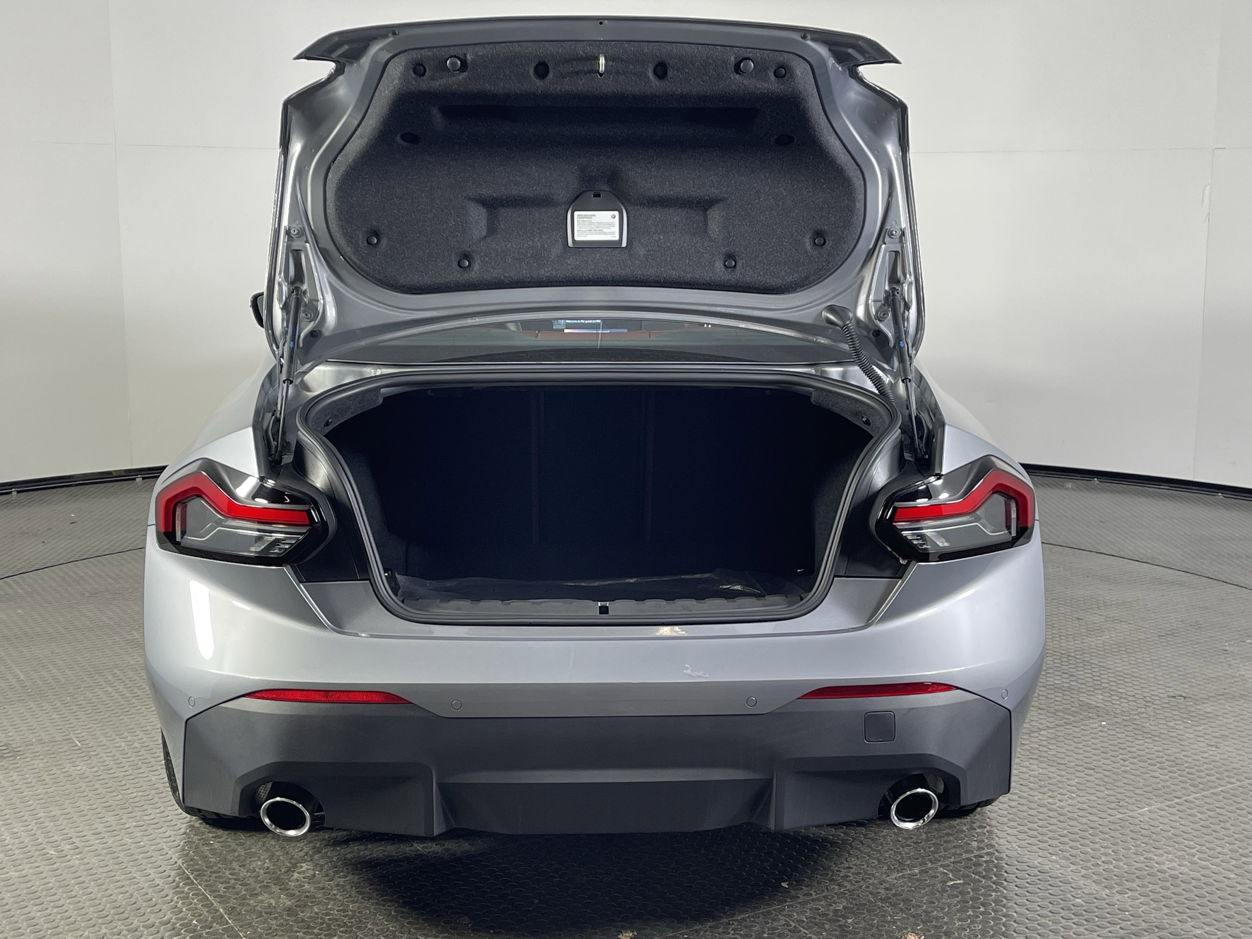 Used 2025 BMW 230i xDrive Coupe w/ Premium Package image 8