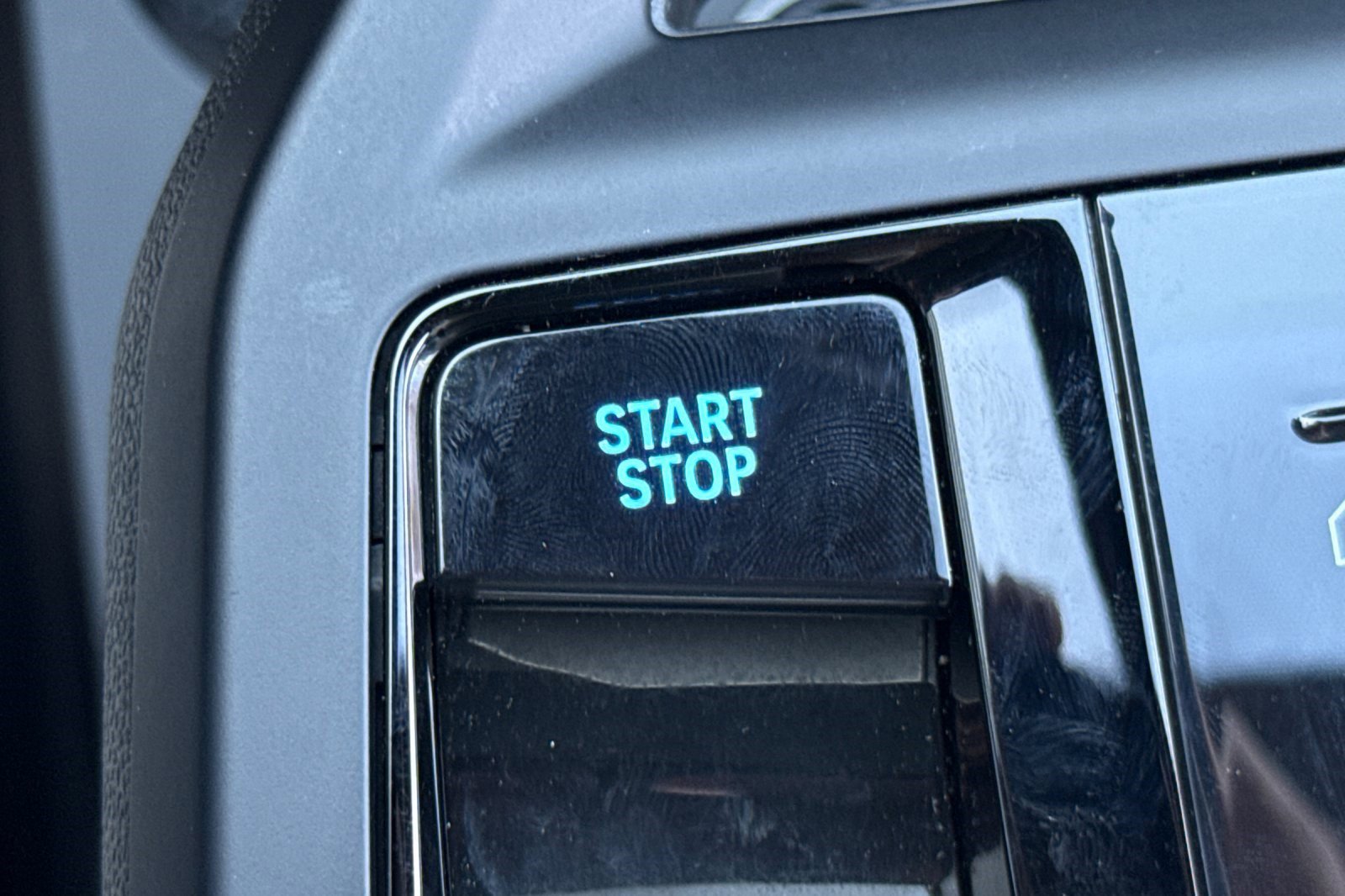 Used 2025 BMW iX xDrive50 w/ Premium Package image 27