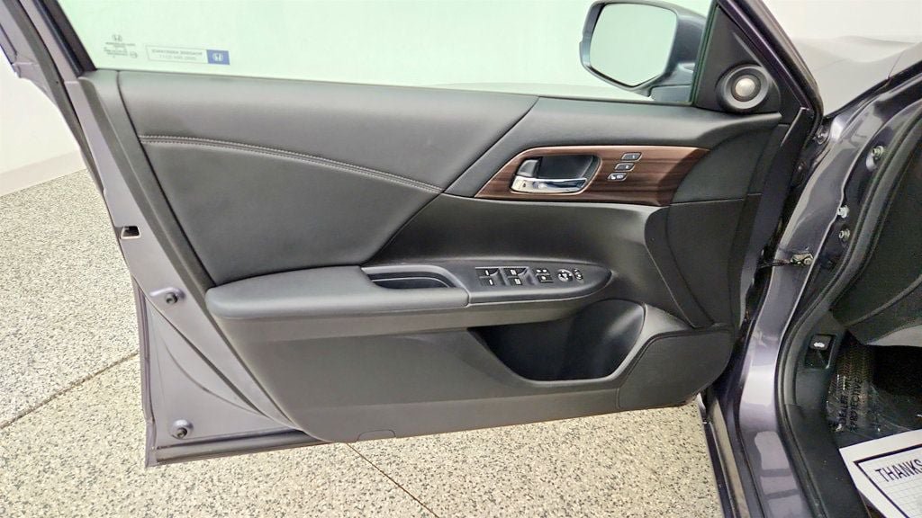 Used 2017 Honda Accord EX-L image 11
