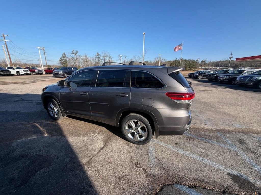 Used 2018 Toyota Highlander Limited image 5