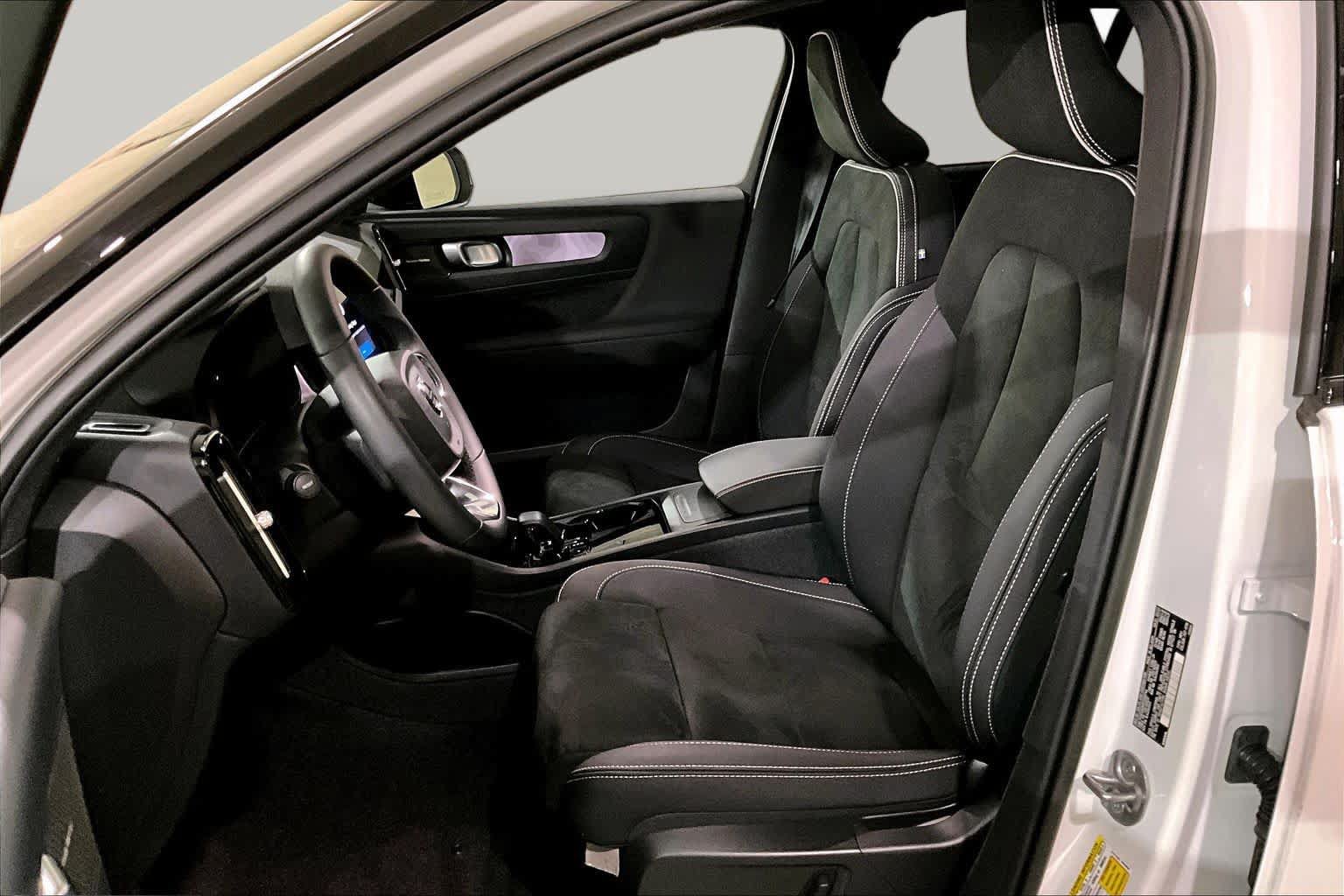Used 2023 Volvo XC40 Recharge Ultimate w/ Protection Package Premier AWD/4WD image 8