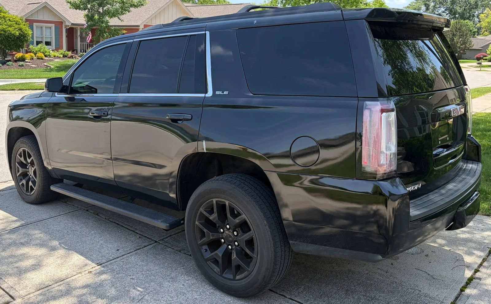 Used 2020 GMC Yukon SLE w/ SLE Value Package RWD image 8