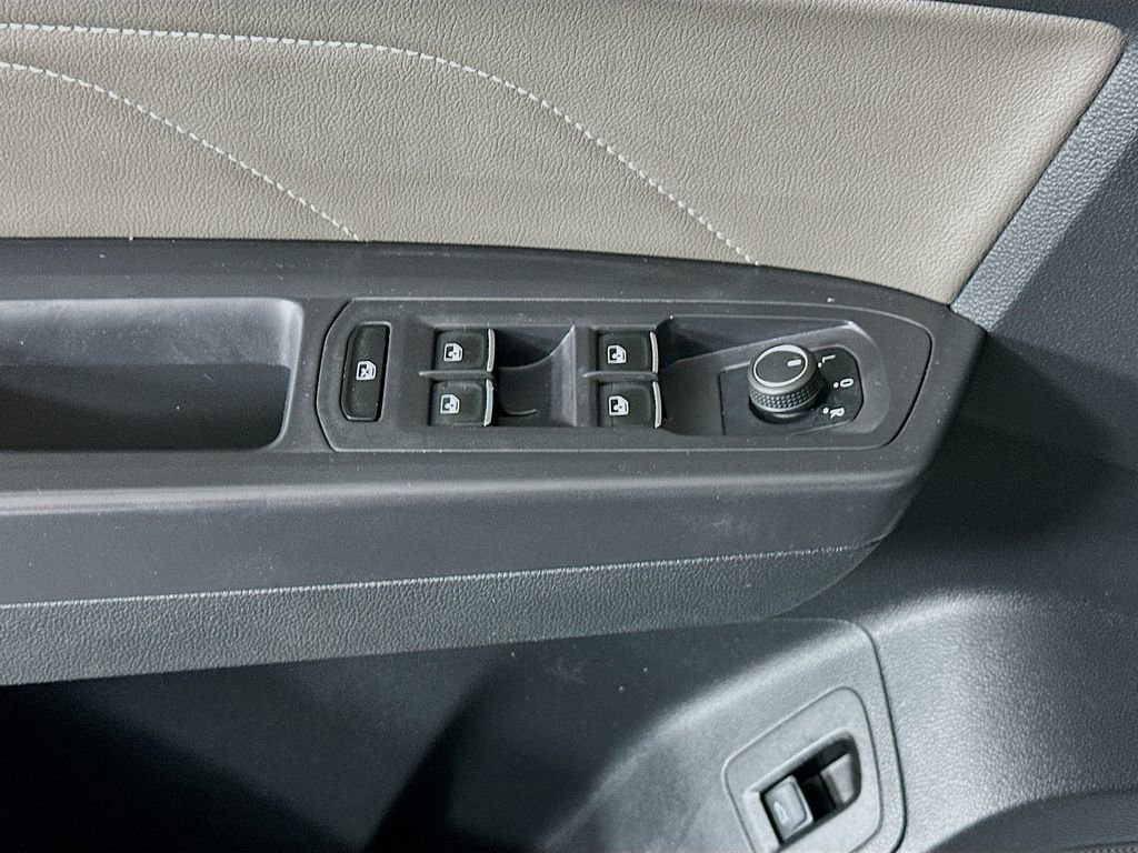 Used 2021 Volkswagen Atlas Cross Sport SE image 17