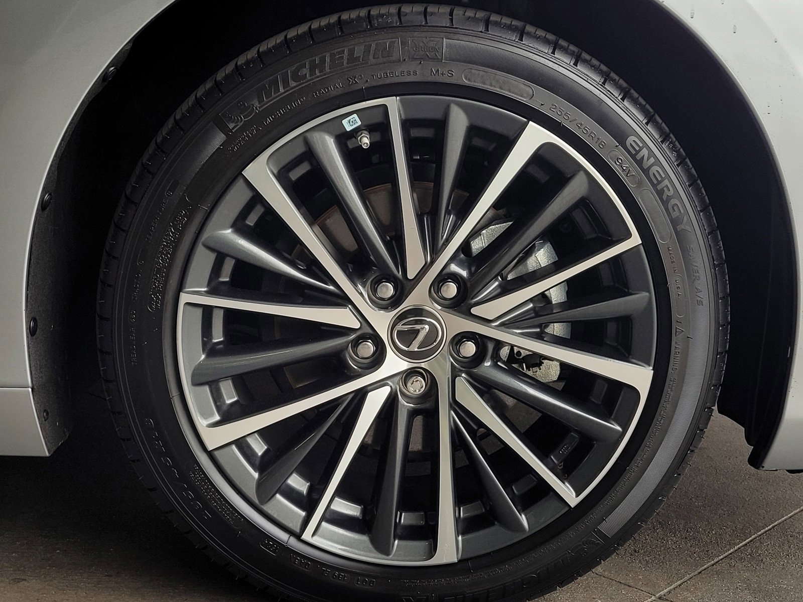 Used 2024 Lexus ES 250 w/ Premium Package image 4