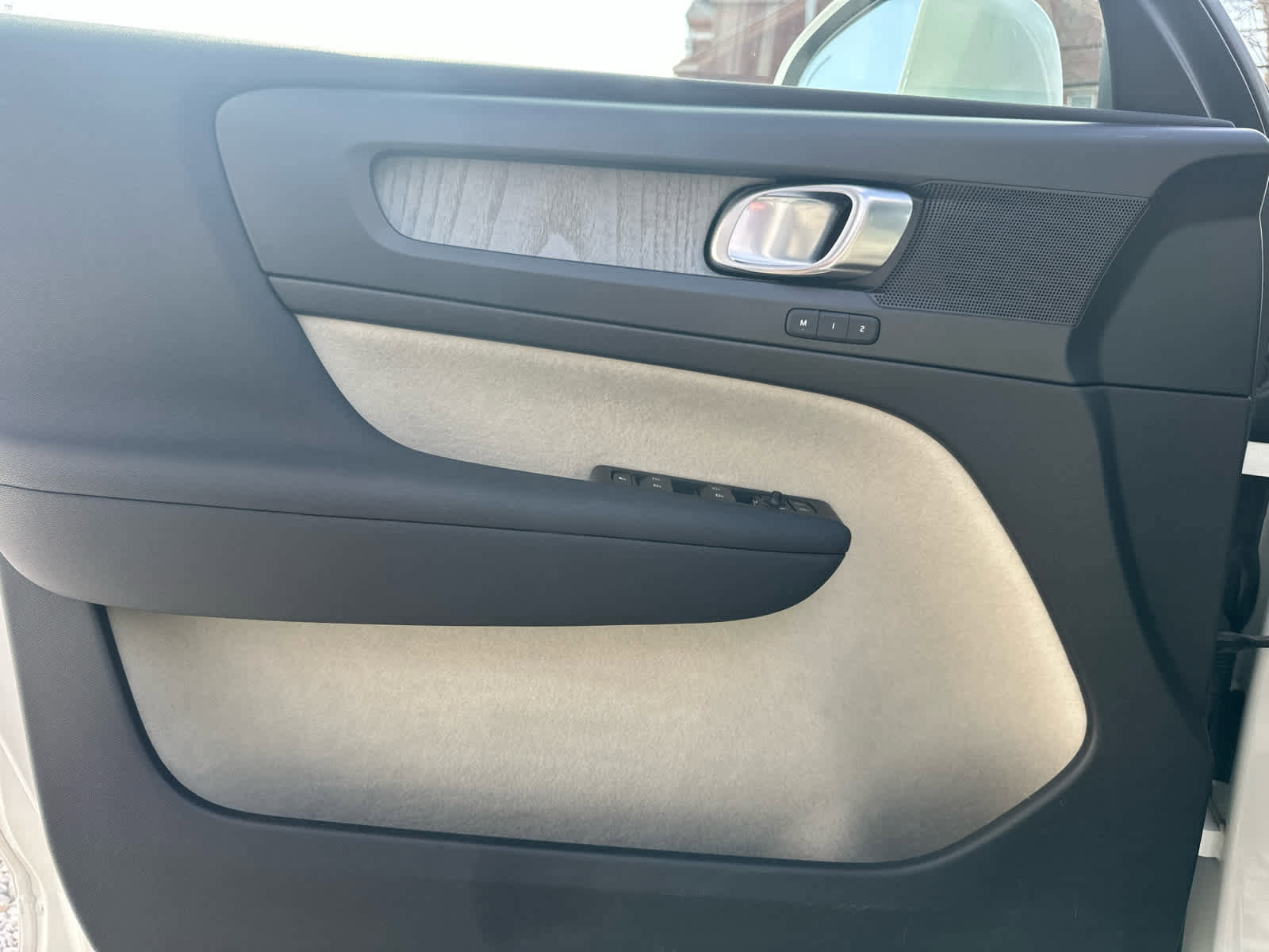 Used 2023 Volvo XC40 B5 Plus w/ Protection Package Premier image 15