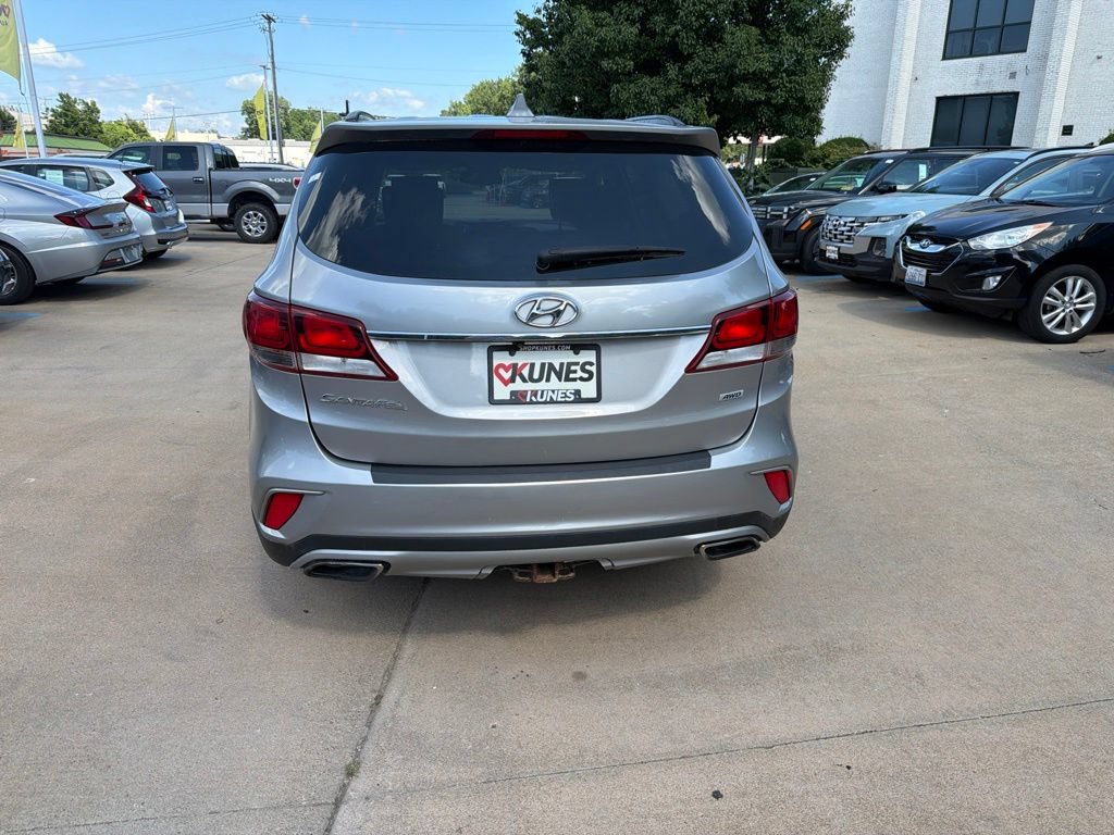 Used 2017 Hyundai Santa Fe SE w/ Cargo Package AWD/4WD image 7
