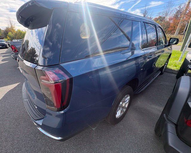 Used 2025 Chevrolet Suburban LT AWD/4WD image 10