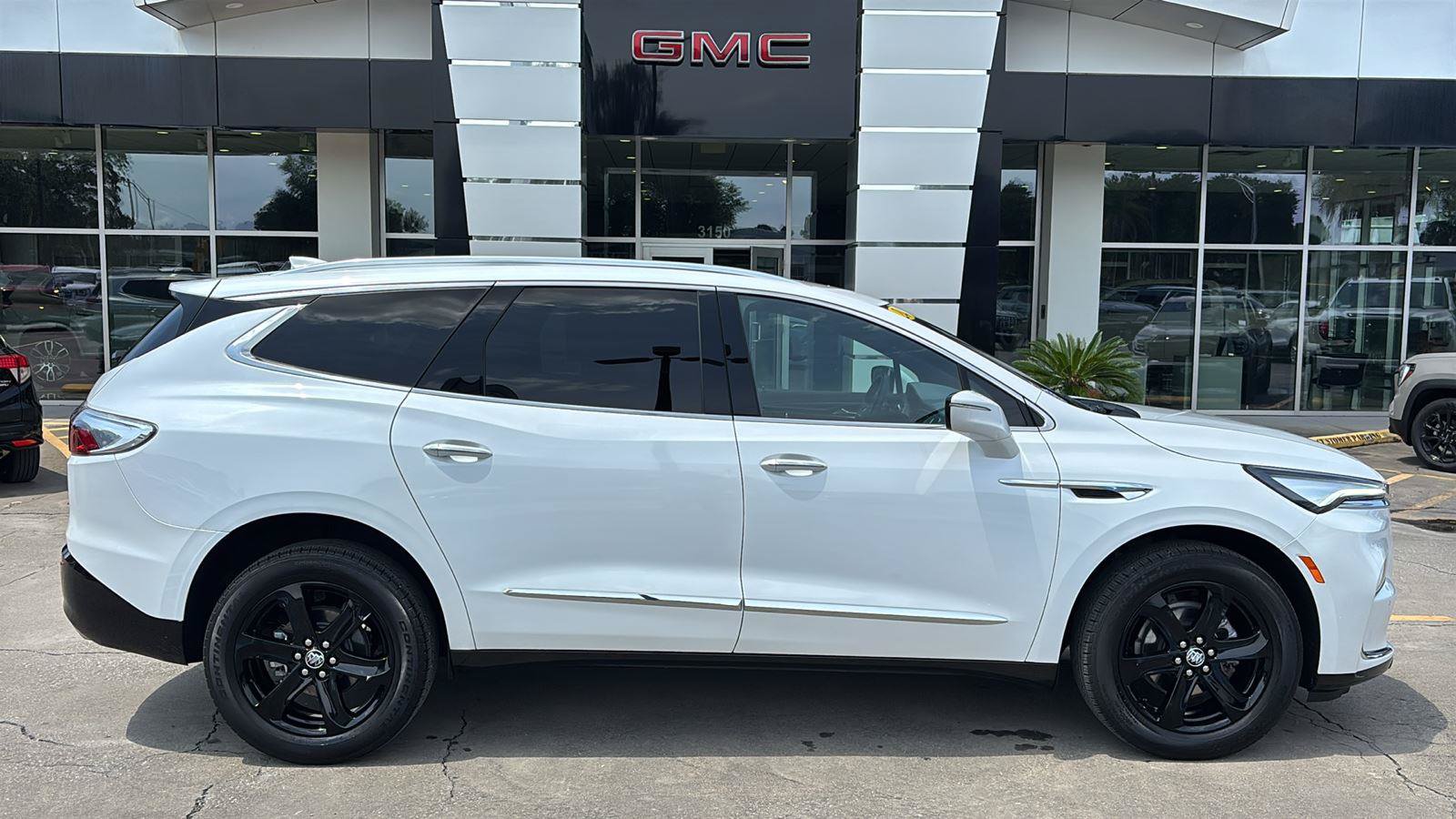 Certified 2024 Buick Enclave Essence w/ Sport Touring Edition AWD/4WD image 8