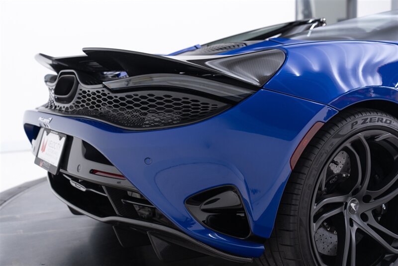 Used 2024 McLaren 750S Spider RWD image 29