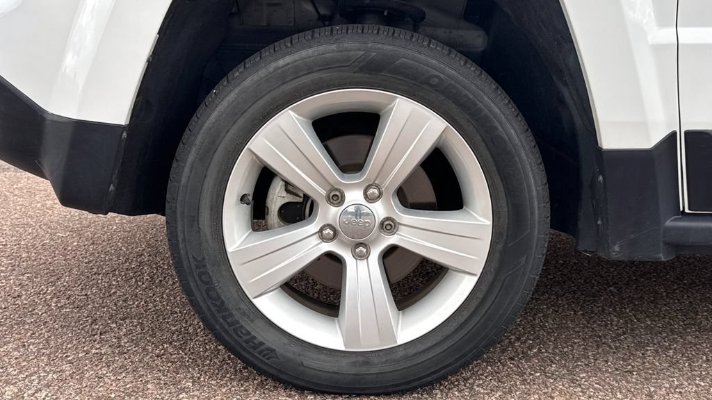 Used 2015 Jeep Patriot Latitude AWD/4WD image 14