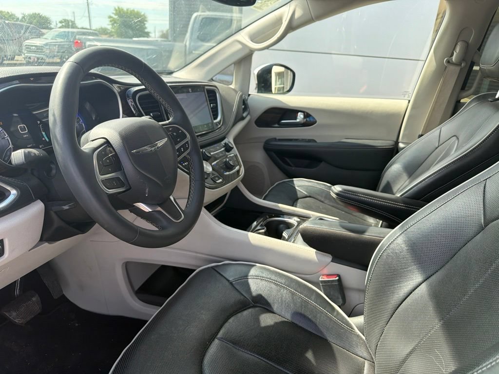 Used 2023 Chrysler Pacifica Limited FWD image 11