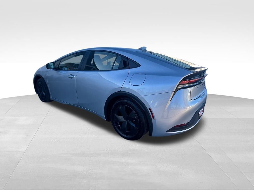Used 2024 Toyota Prius LE image 7