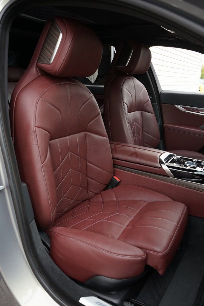 Used 2023 BMW 740i w/ Executive Package image 10