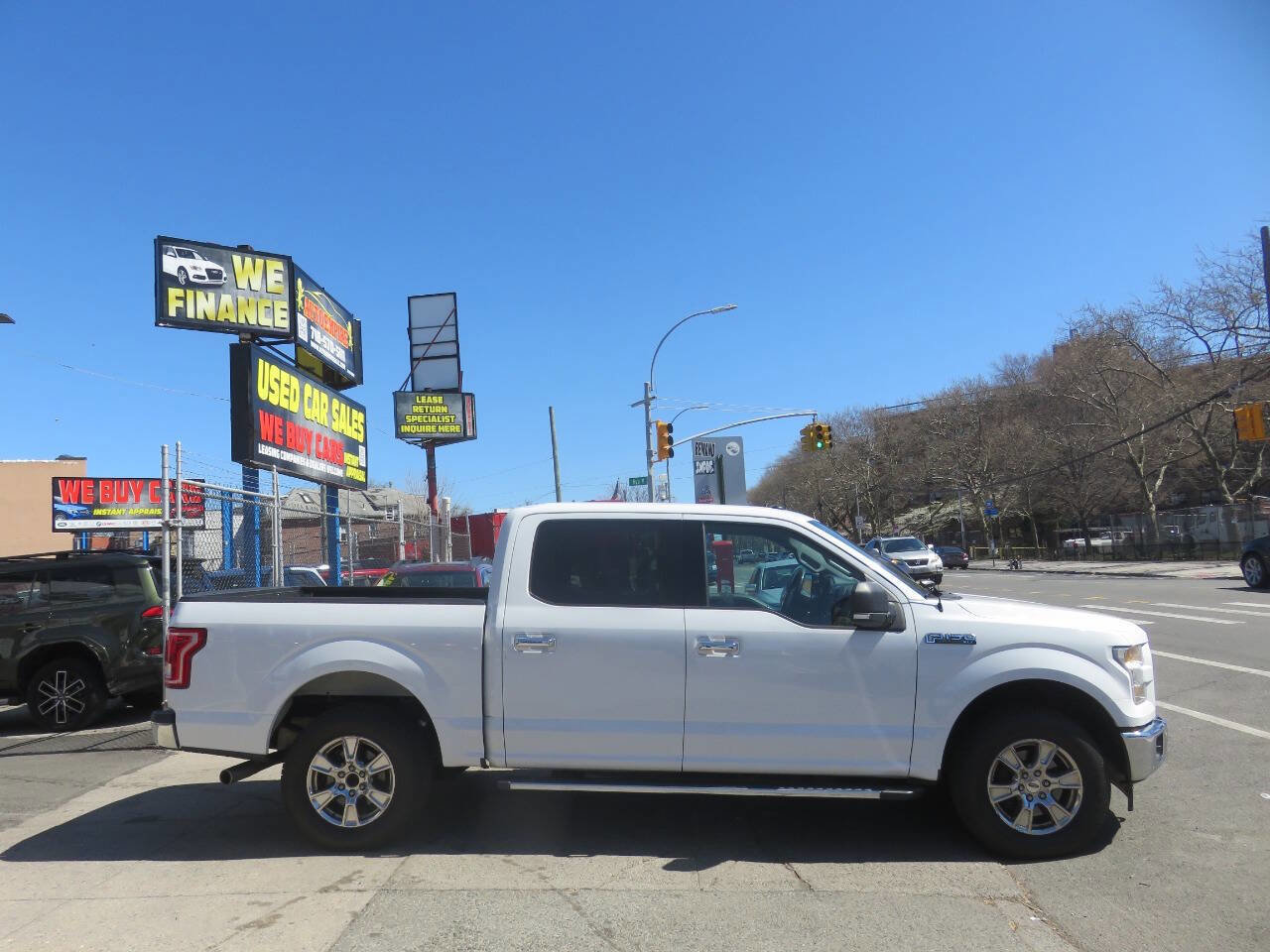 Used 2017 Ford F150 XLT w/ Equipment Group 302A Luxury AWD/4WD image 10