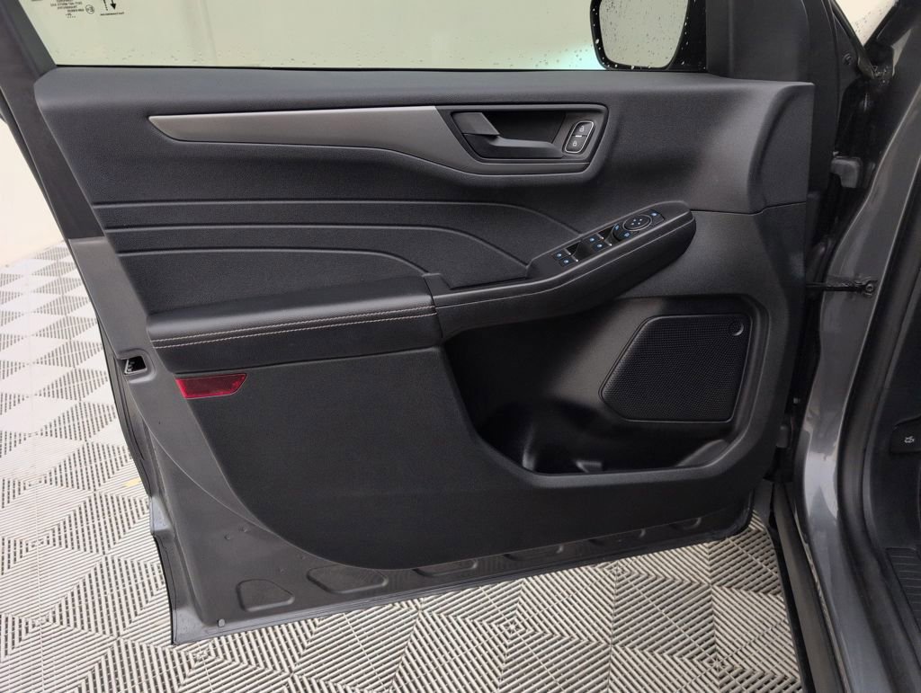 Used 2025 Ford Escape Active image 32