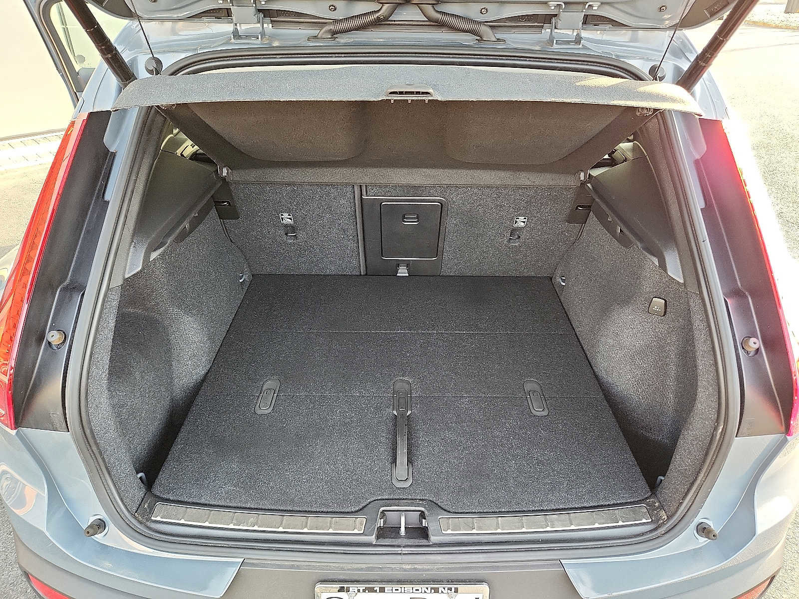 Certified 2023 Volvo XC40 B4 Plus w/ Driver Assist Package image 27