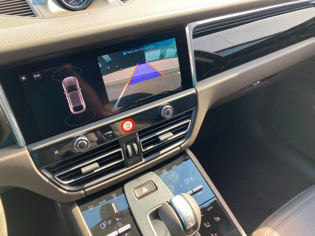 Used 2025 Porsche Macan image 18
