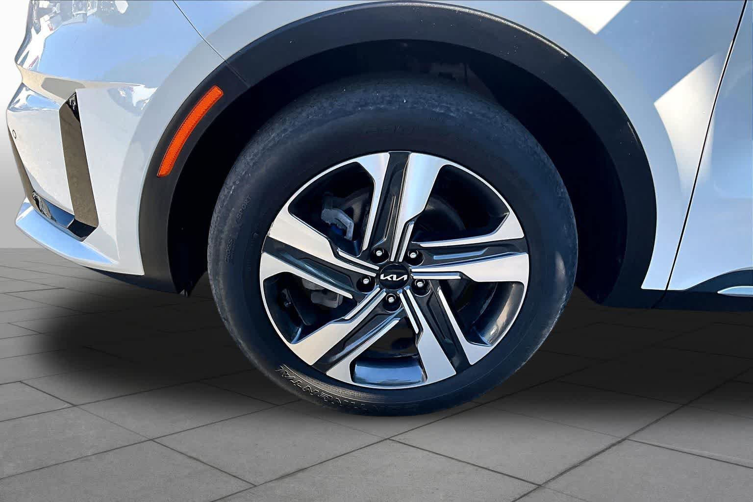 Used 2023 Kia Sorento EX AWD/4WD image 11