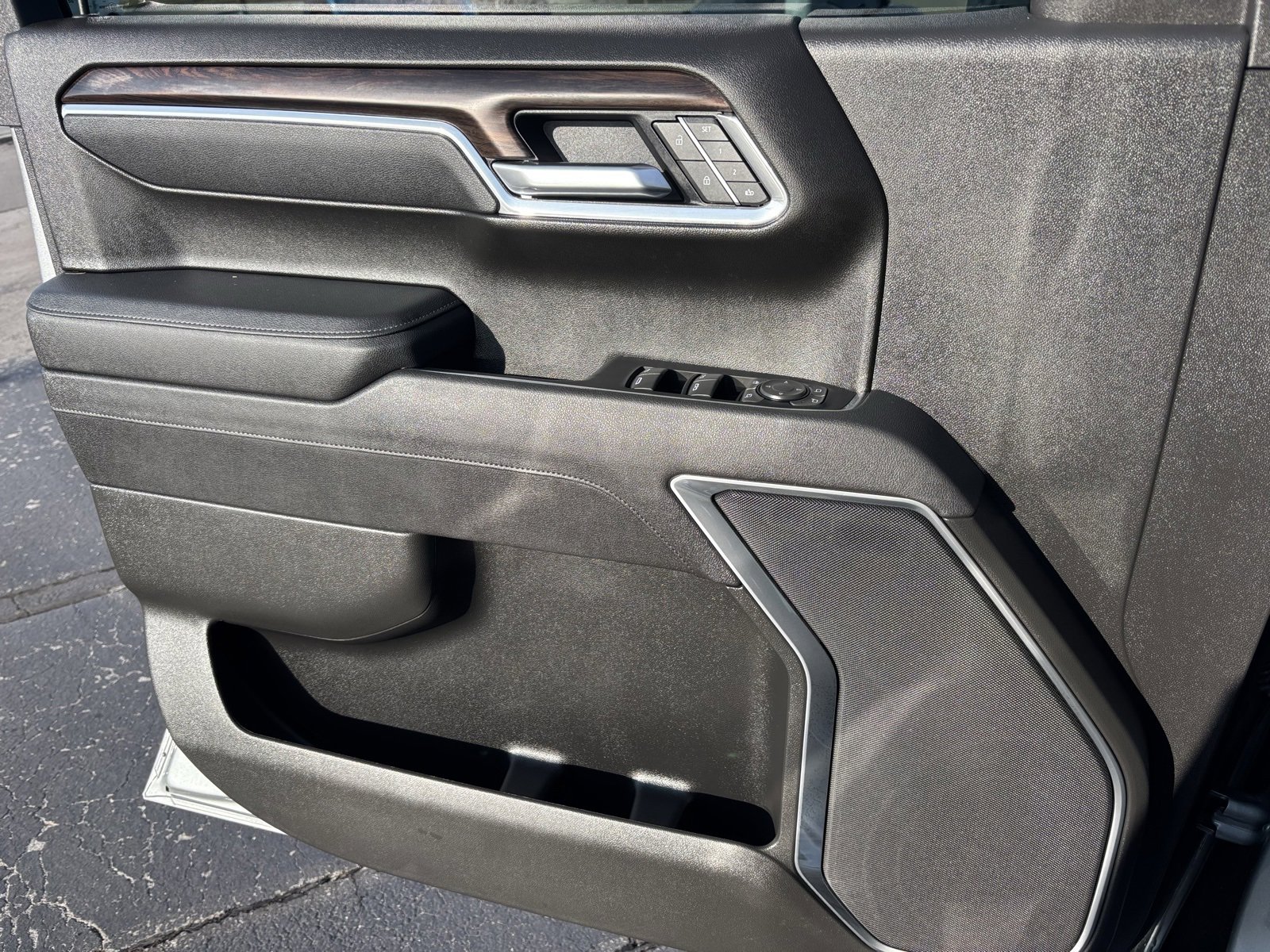 Used 2025 GMC Sierra 1500 SLT w/ X31 Off-Road Package image 16