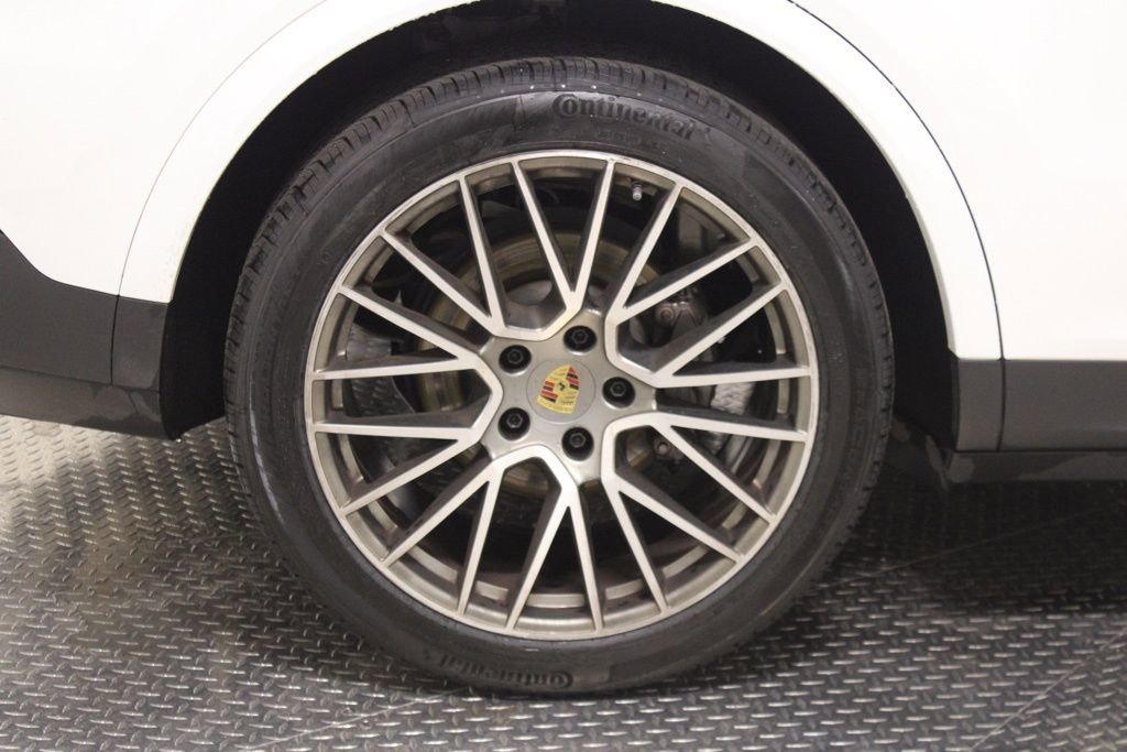 Certified 2023 Porsche Cayenne S Platinum image 17