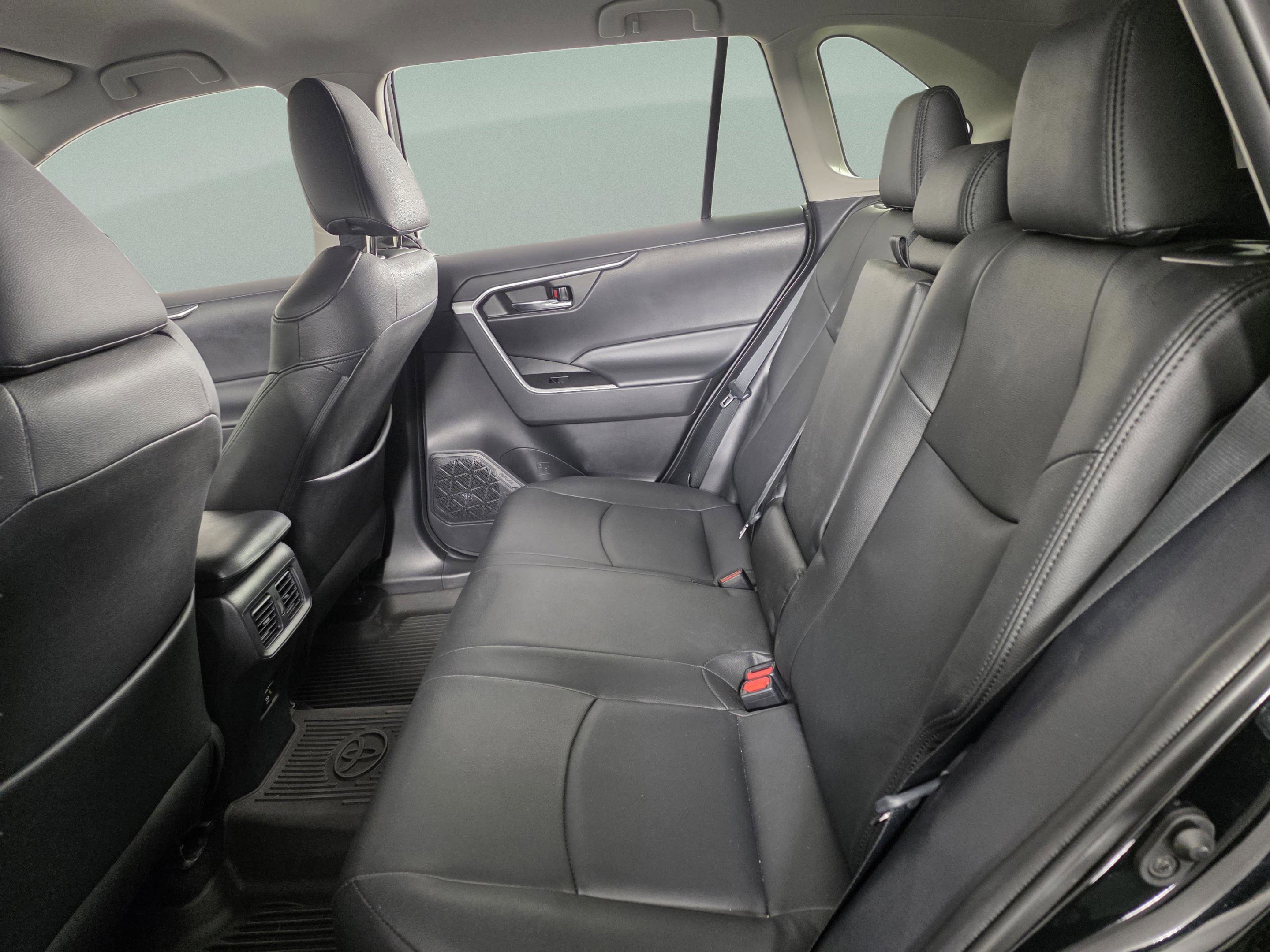 Used 2021 Toyota RAV4 XLE image 22