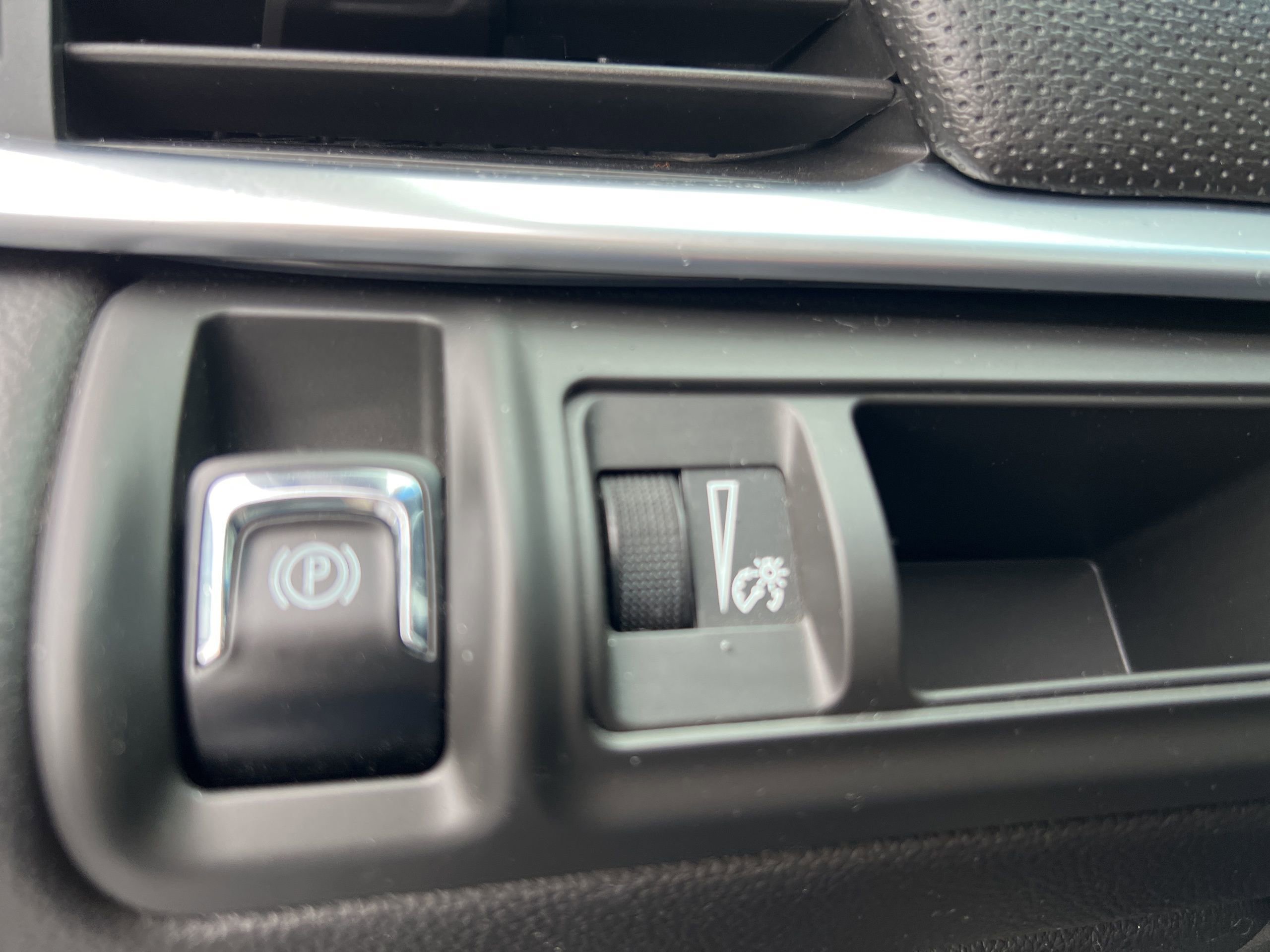Used 2019 Cadillac XTS Luxury w/ Driver Awareness Package AWD/4WD image 18