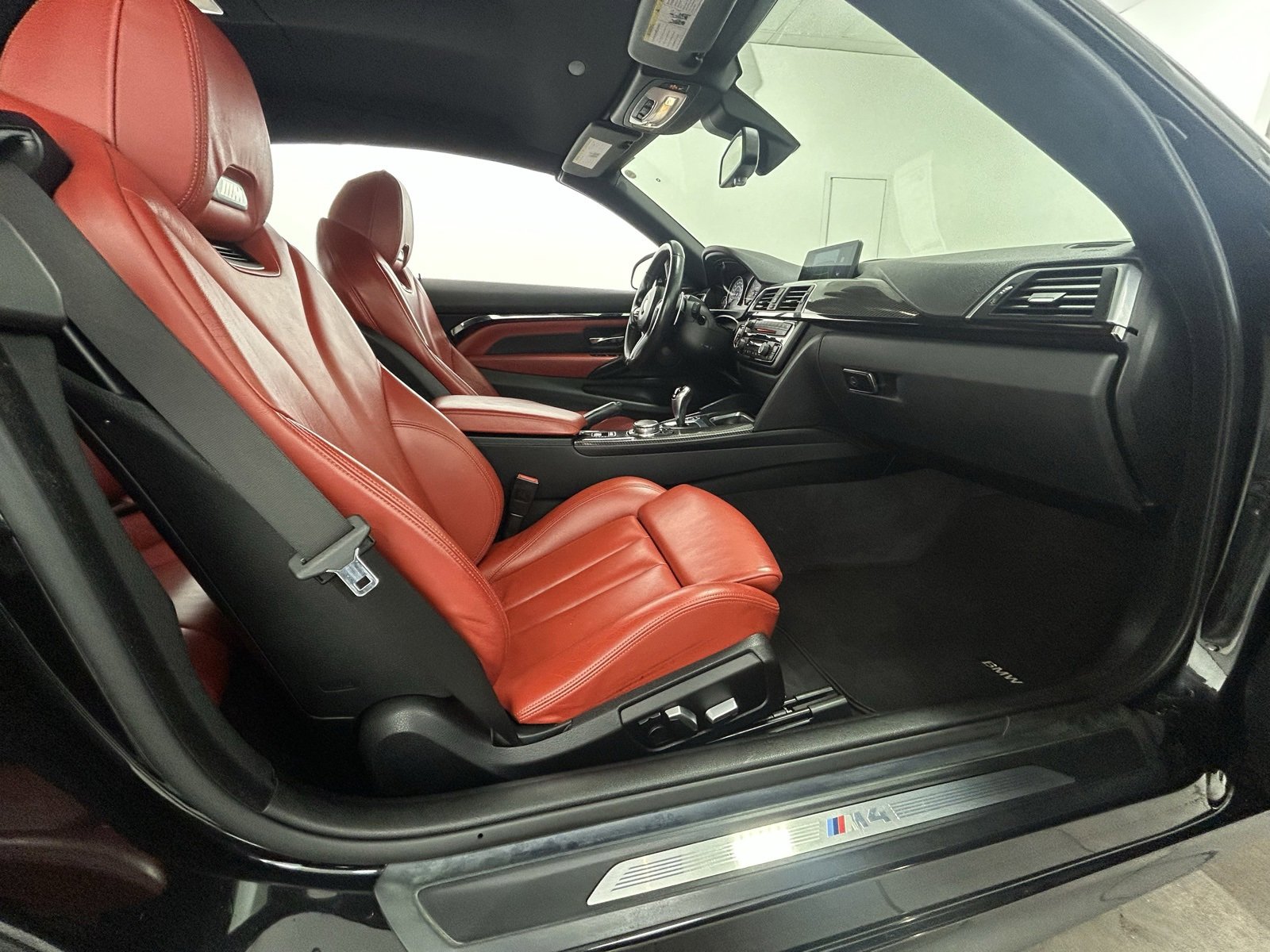 Used 2016 BMW M4 Convertible image 43