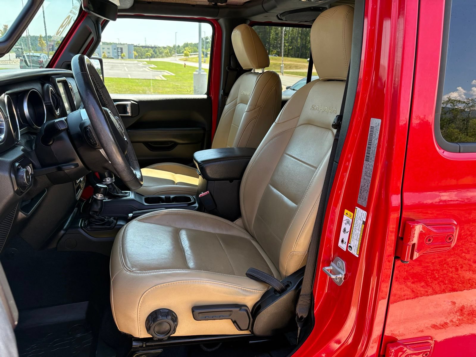Used 2019 Jeep Wrangler Unlimited Sahara AWD/4WD image 27