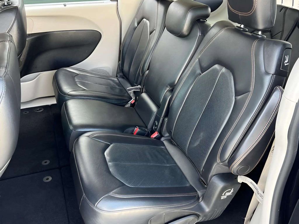 Used 2019 Chrysler Pacifica Touring-L FWD image 10