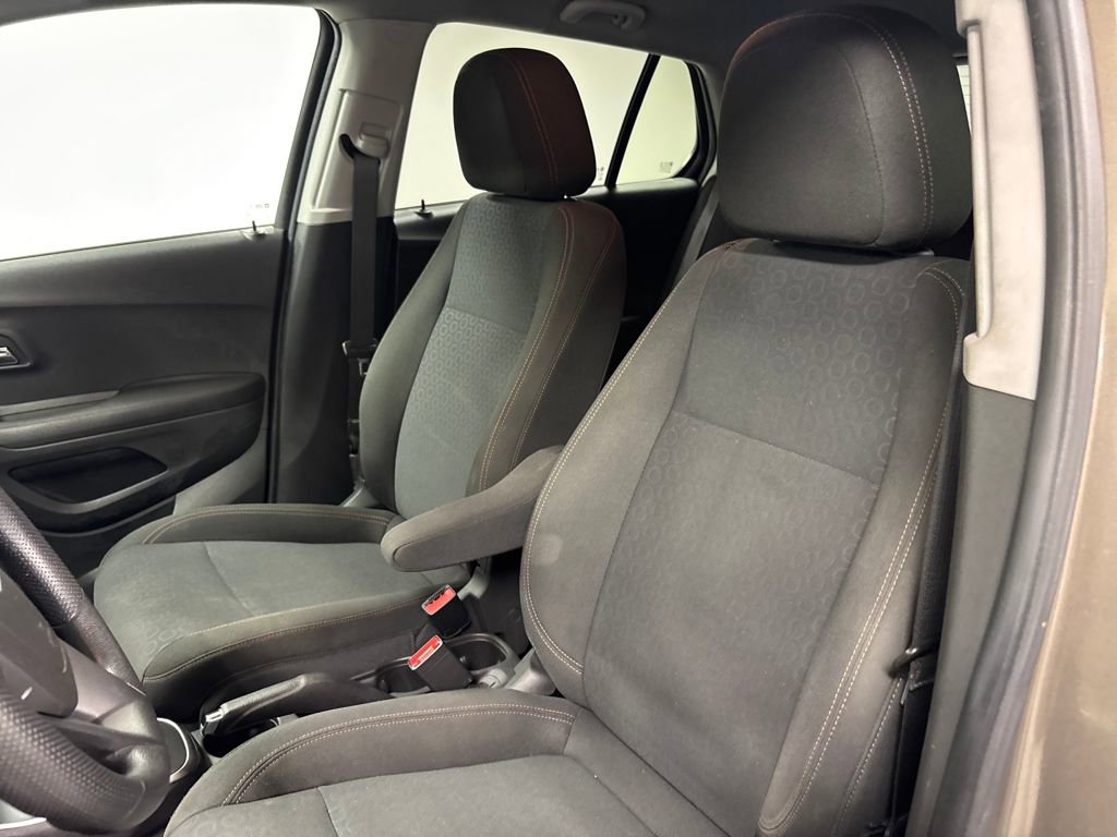 Certified 2020 Chevrolet Trax LS w/ Tint and Cruise Package image 24