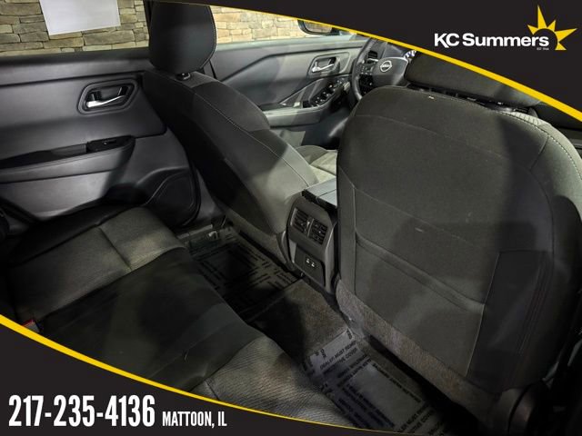 Used 2025 Nissan Rogue SV image 32