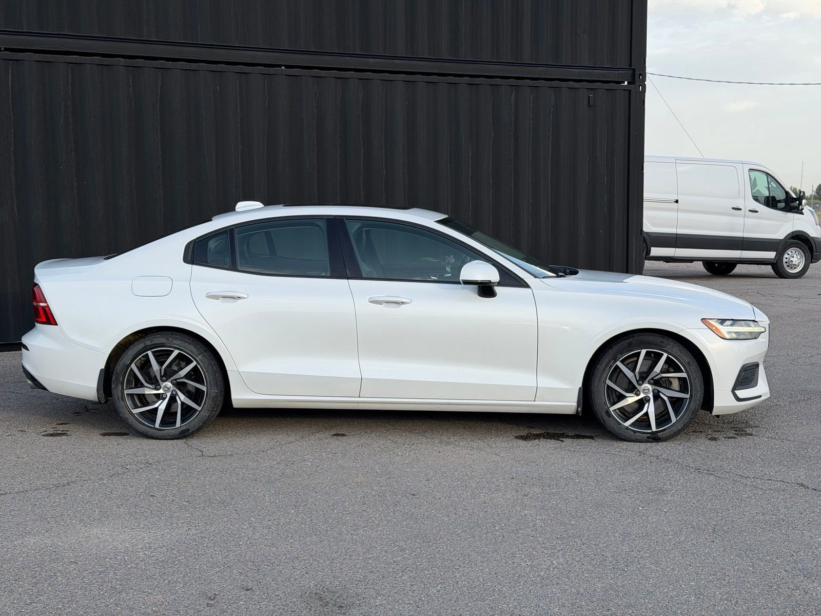 Used 2020 Volvo S60 T6 Momentum AWD/4WD image 3