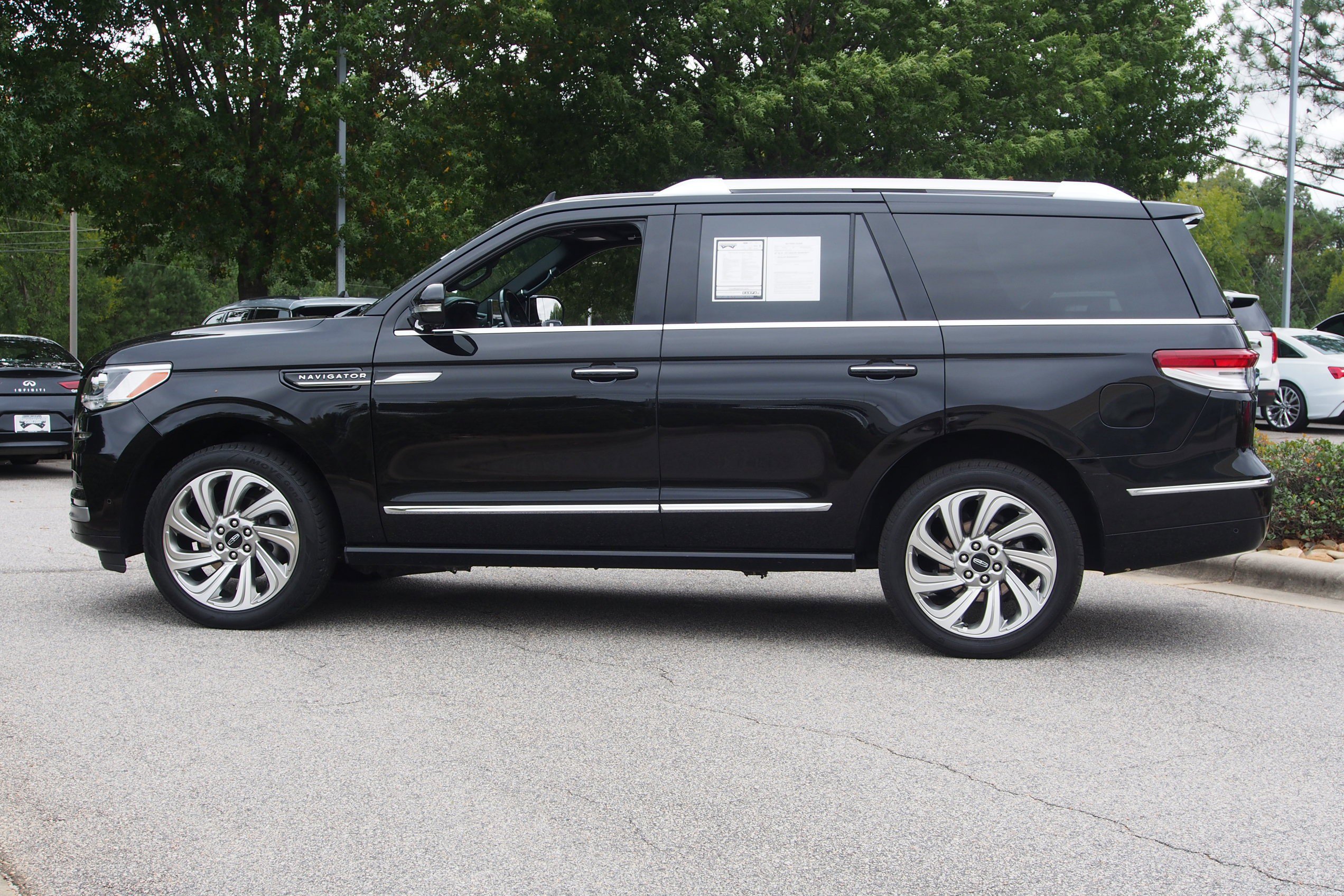 Used 2024 Lincoln Navigator Premiere image 5
