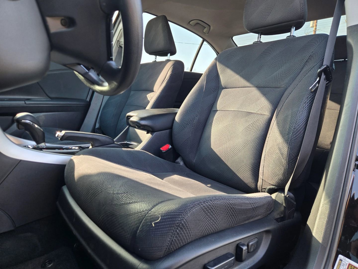 Used 2016 Honda Accord EX image 10