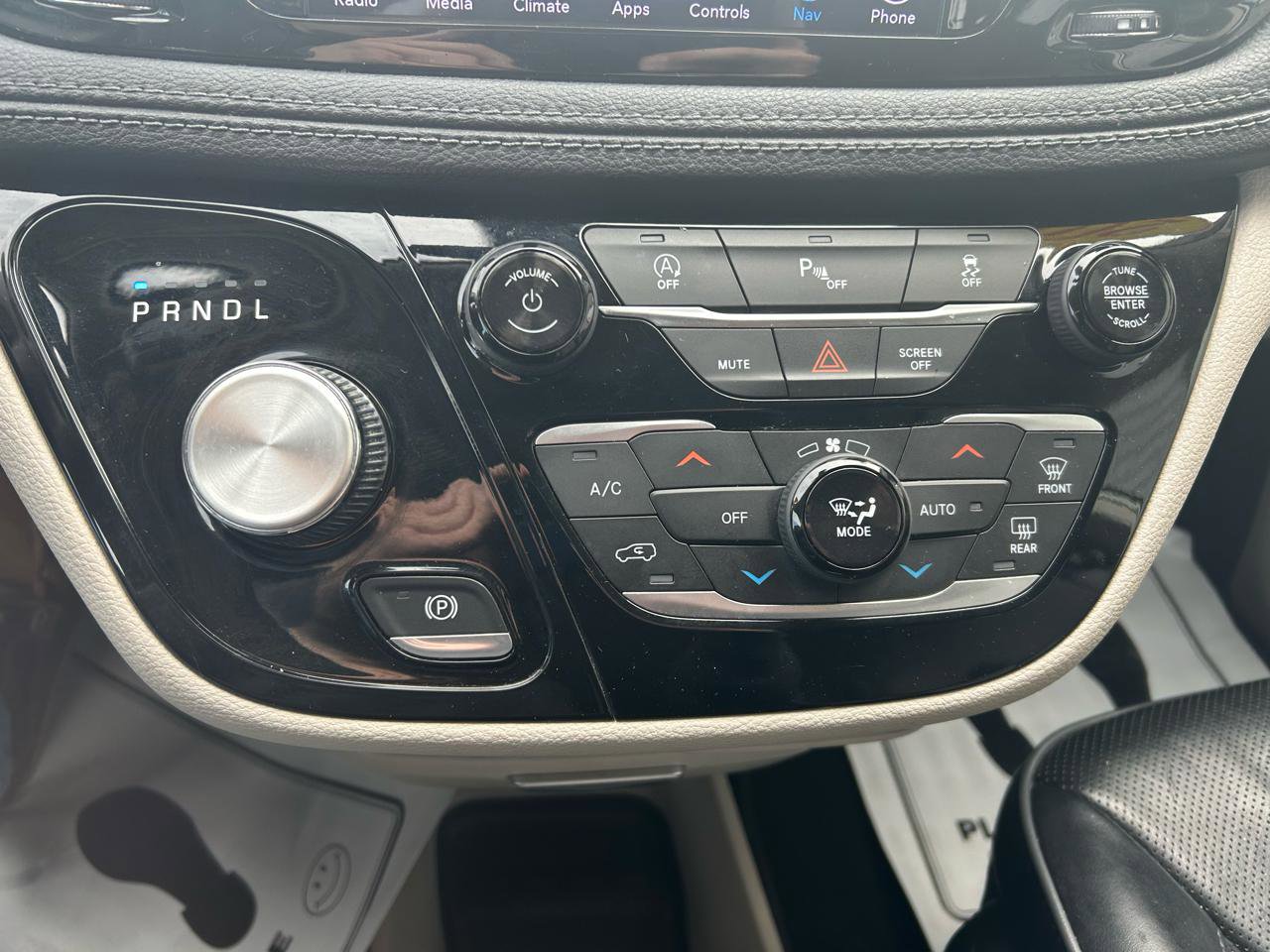 Used 2019 Chrysler Pacifica Limited image 23