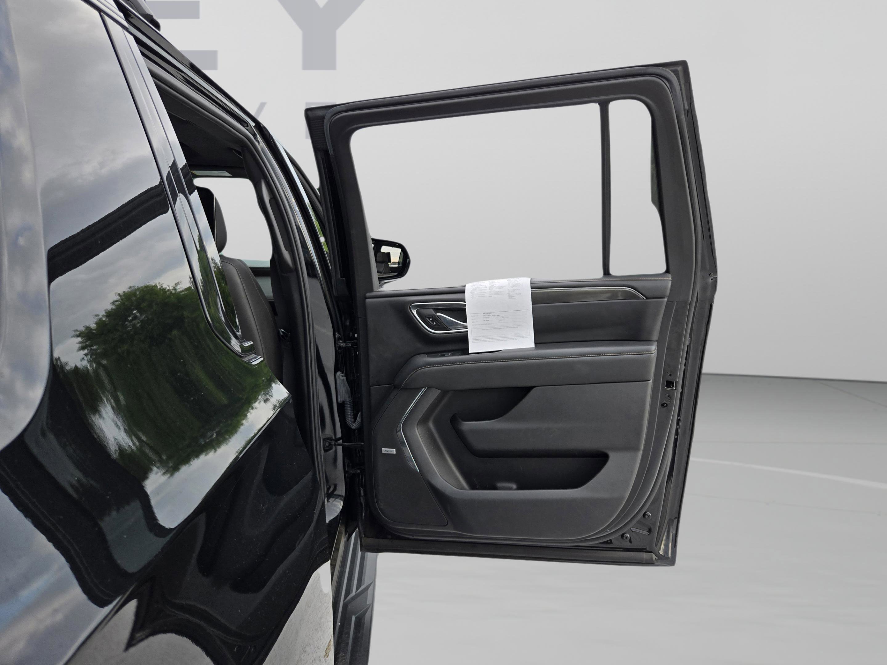 Used 2021 GMC Yukon XL AT4 w/ Rear Media and Nav Package AWD/4WD image 17