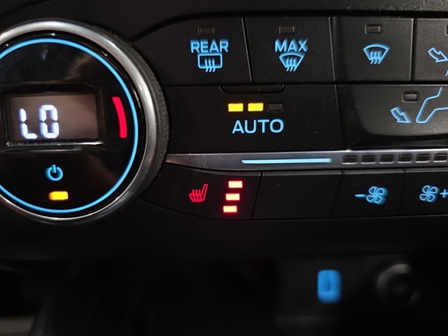 Used 2020 Ford Escape Titanium image 19