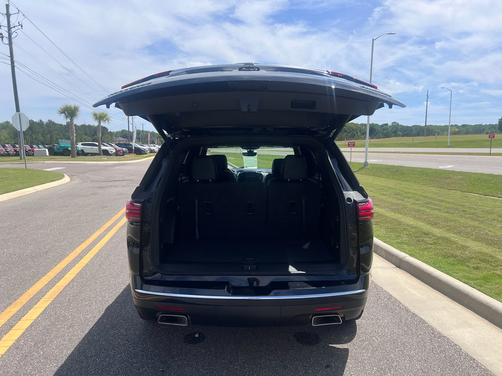 Used 2023 Chevrolet Traverse Premier w/ LPO, 'HIT The Road' Package FWD image 8