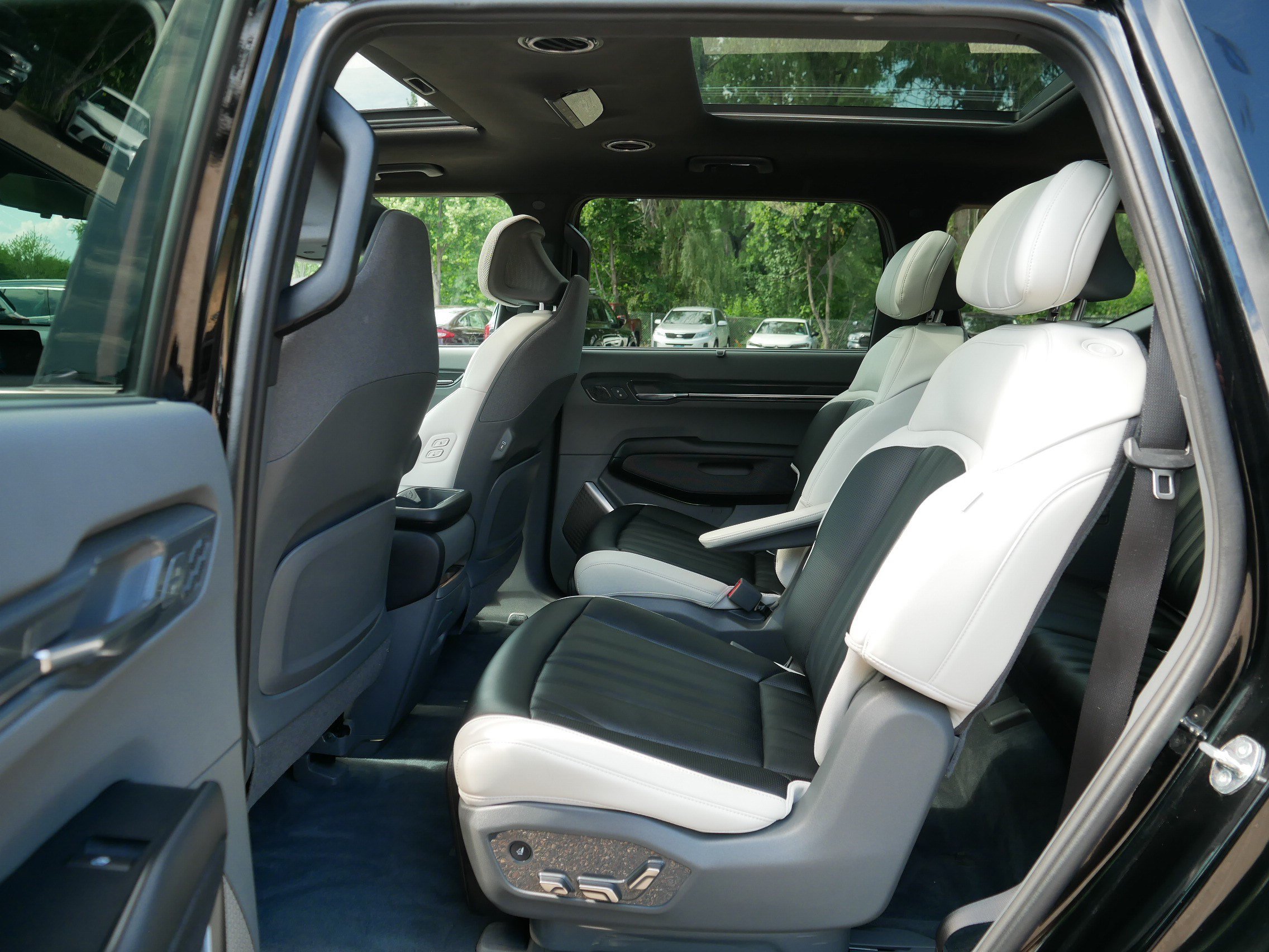 Certified 2024 Kia EV9 GT-Line AWD/4WD image 35