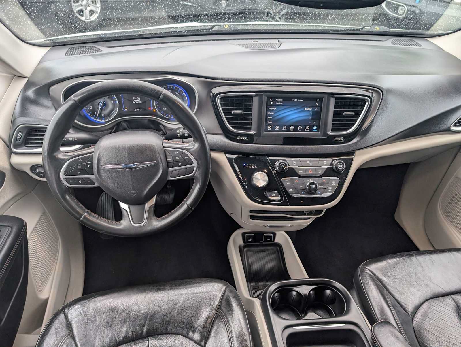 Used 2020 Chrysler Pacifica Touring-L w/ Tire & Wheel Group FWD image 13