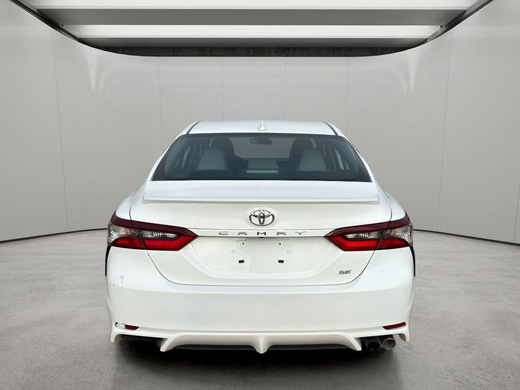 Used 2022 Toyota Camry SE image 3