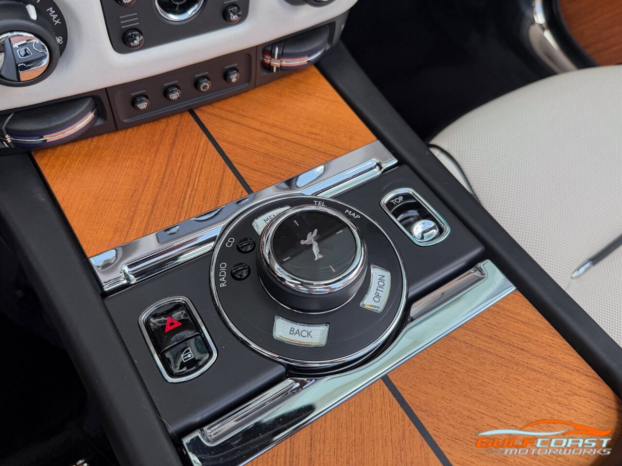 Used 2017 Rolls-Royce Dawn RWD image 21