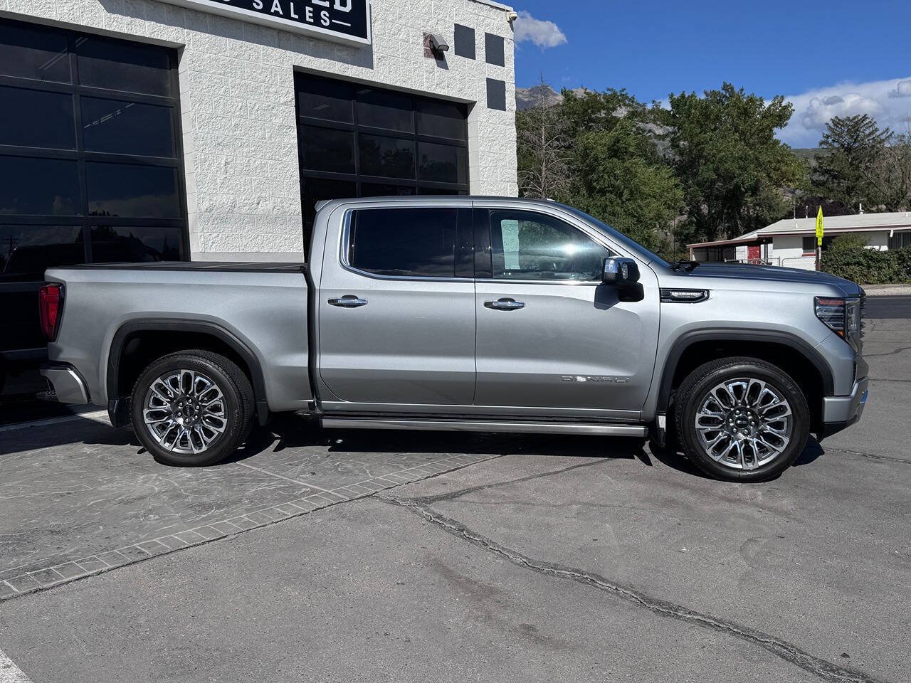 Used 2023 GMC Sierra 1500 Denali Ultimate AWD/4WD image 5