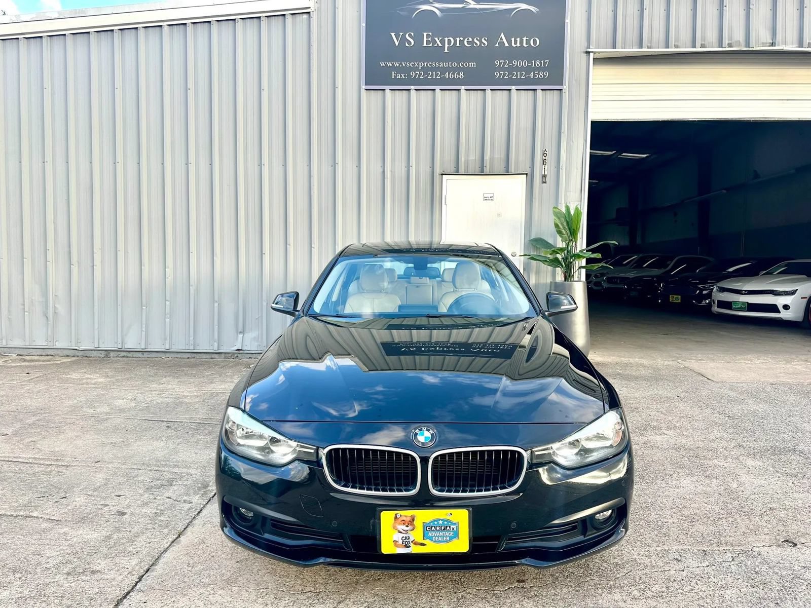 Used 2017 BMW 320i xDrive Sedan AWD/4WD image 2