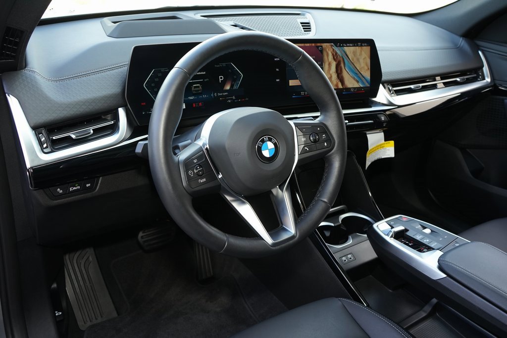Used 2025 BMW X2 xDrive28i image 2